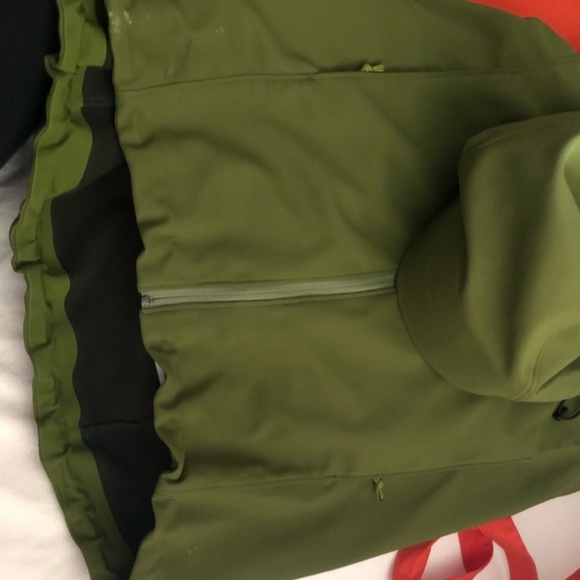 Arc'teryx Epsilon SV Windbreaker Hoodie (S) - Picture 3 of 7